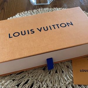 Authentic Louis Vuitton Zippy wallet box. EUC 9x5